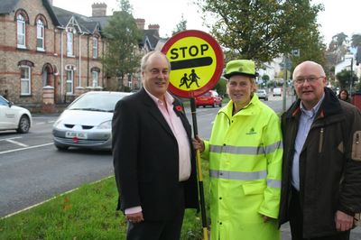 Cllrs Connett & Dewhirst at the Avenue with School   Crossing  Patrol